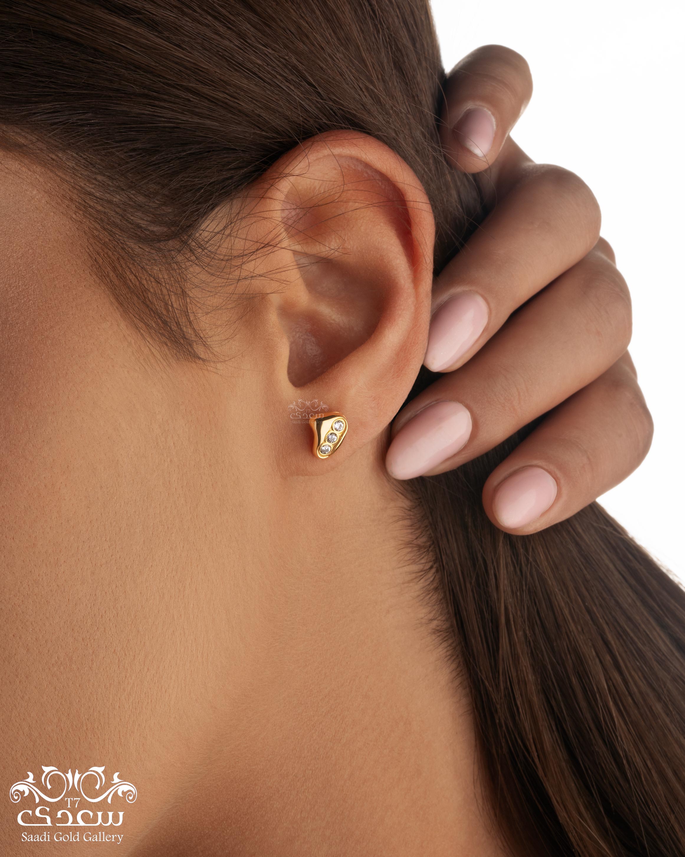 gold earrings