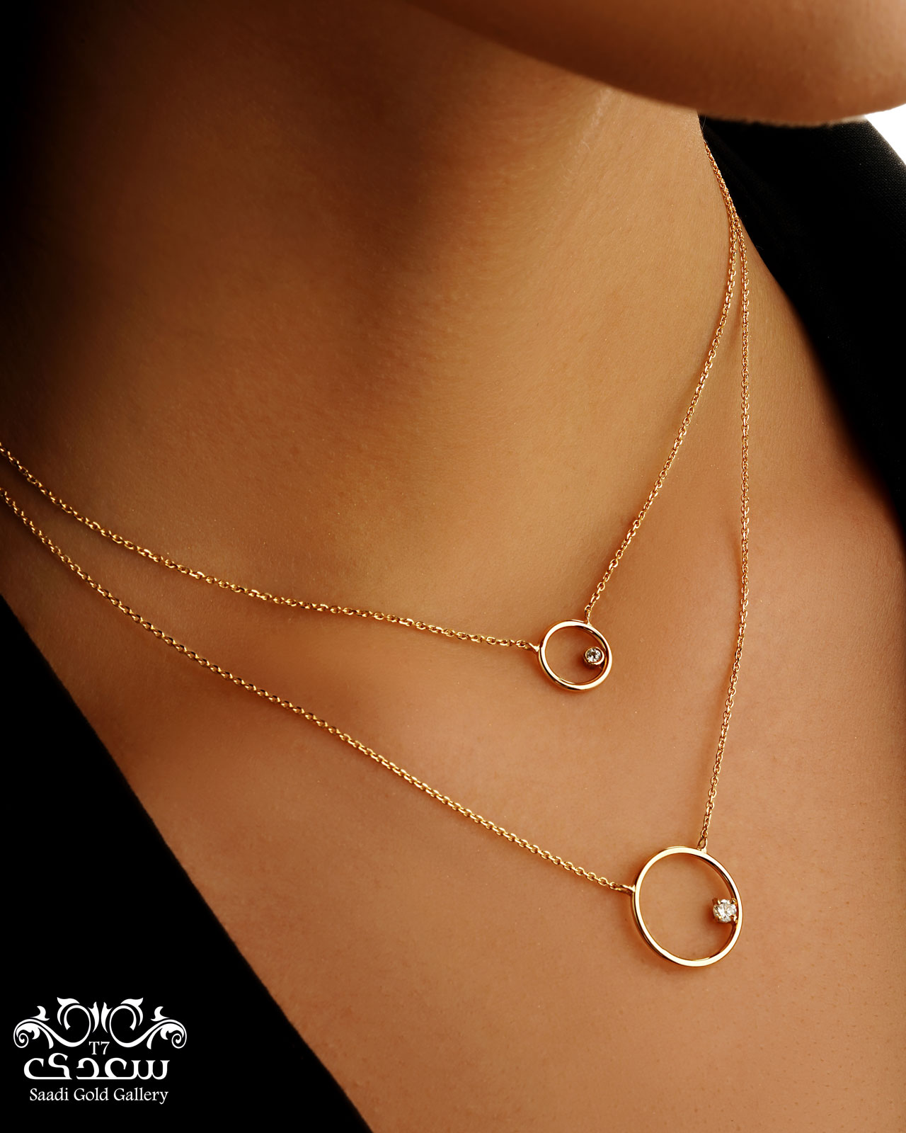 گردنبند دایره مفتولی و نگین بزرگ
