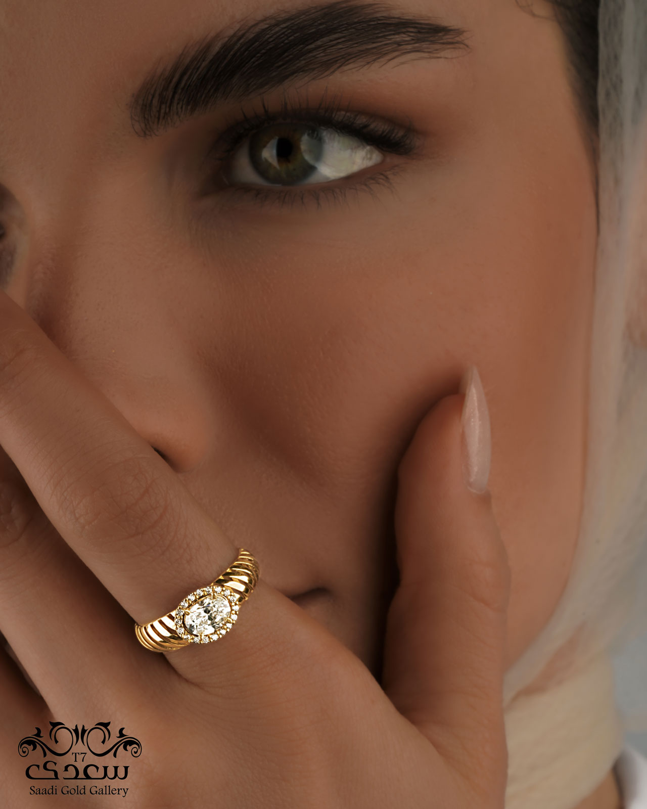 انگشتر هاله مورب و سنگ سفید