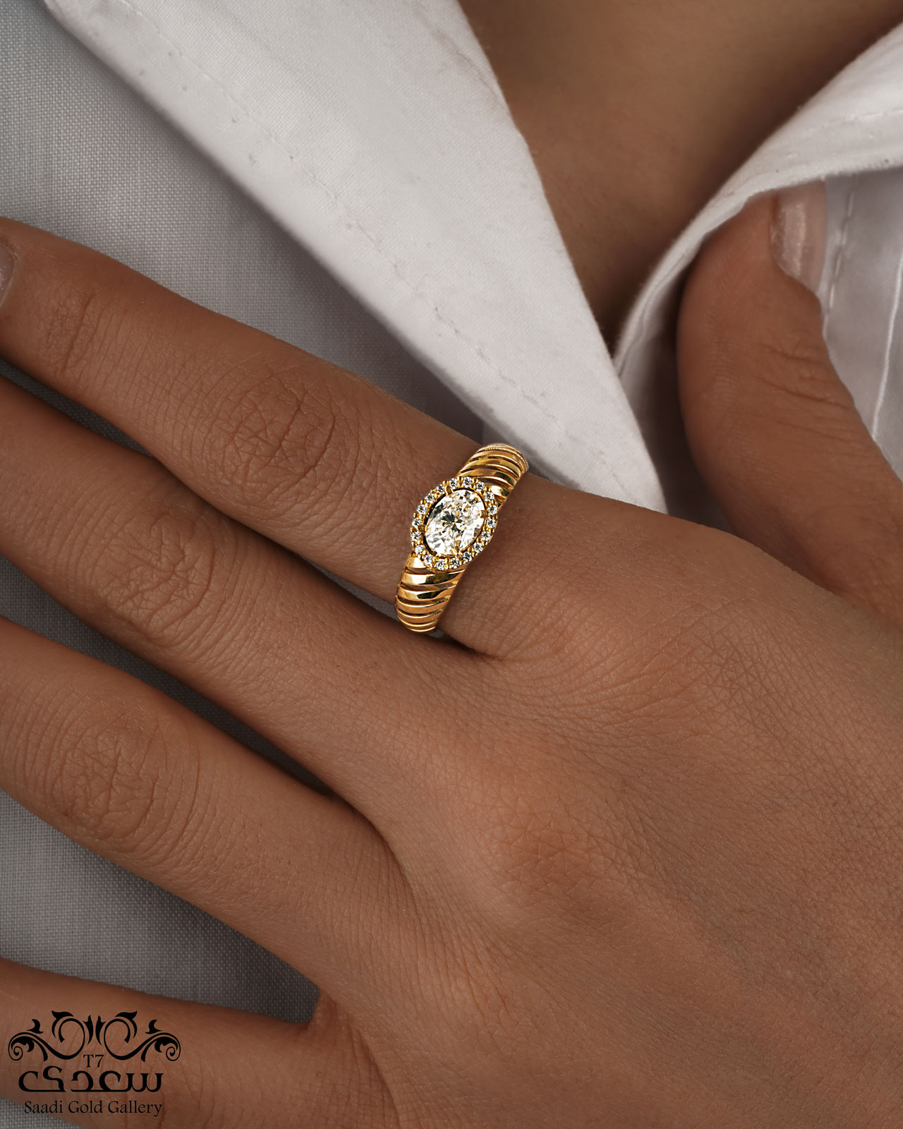 انگشتر هاله مورب و سنگ سفید