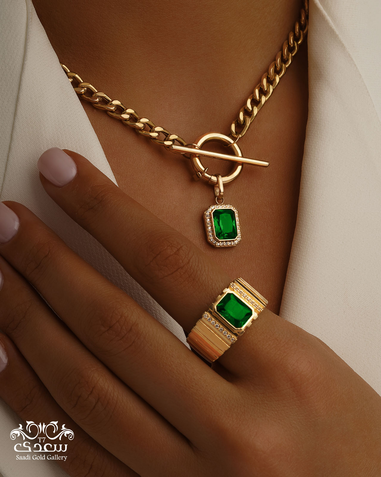 آویز مستطیل دور نگین سبز